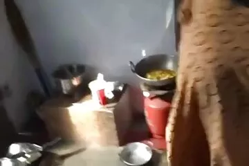 एक मुड़ टखने ने ब्लू सेक्सी फुल मूवी गुड़िया को सेक्स का आनंद लेने से नहीं रोका